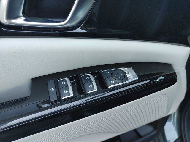 Used 2024 Kia Carnival EX image 15