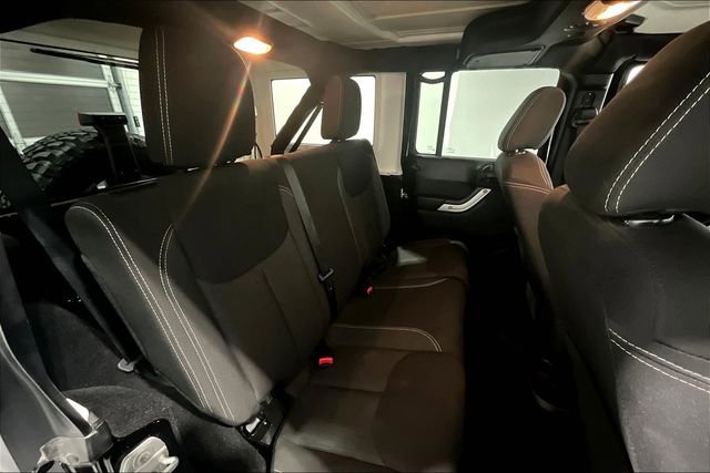 Used 2016 Jeep Wrangler Unlimited Rubicon w/ Dual Top Group image 25