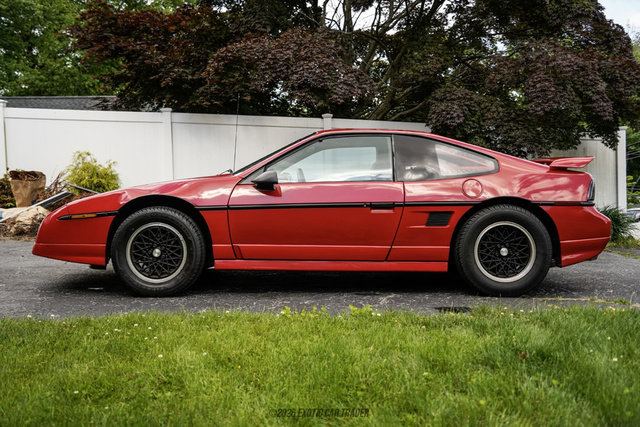 Used 1988 Pontiac Fiero GT RWD image 3