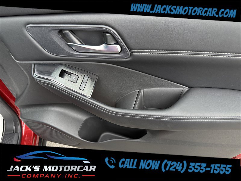 Used 2025 Nissan Rogue SV w/ SV Premium Package image 19