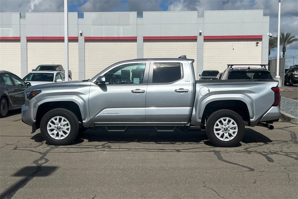 Used 2025 Toyota Tacoma SR5 image 9