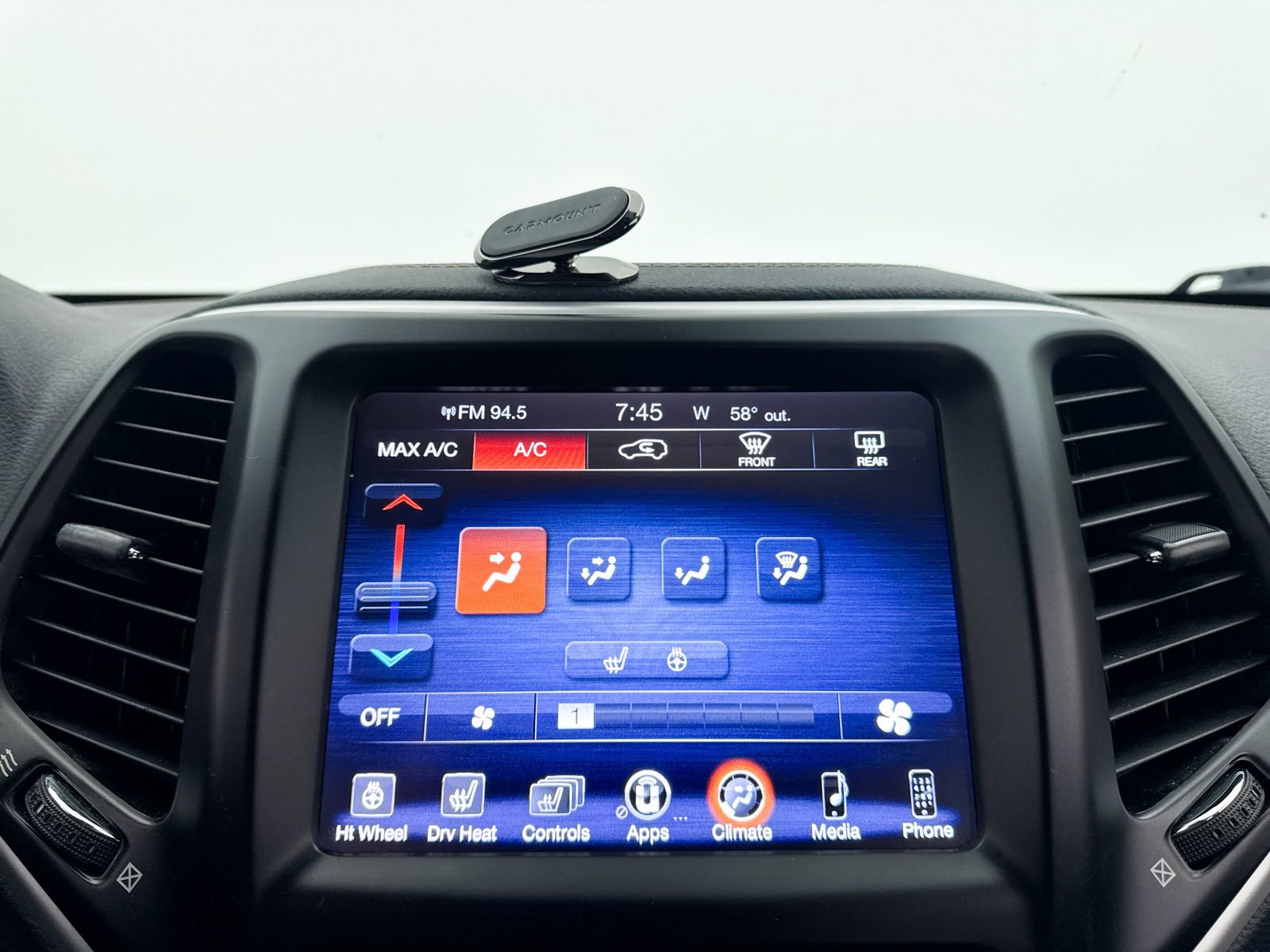 Used 2018 Jeep Cherokee Latitude Plus w/ Cold Weather Group image 19