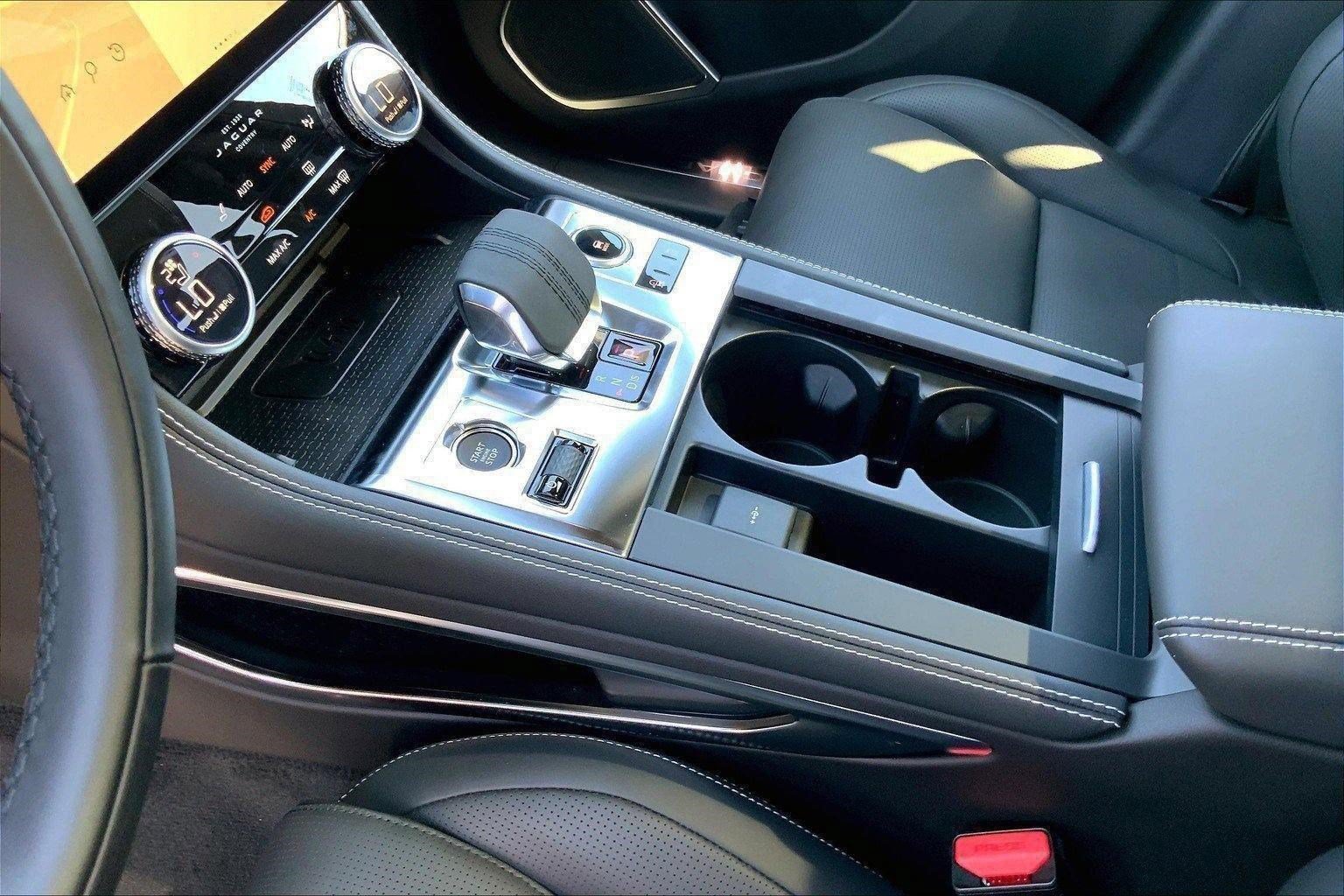 New 2025 Jaguar F-PACE R-Dynamic S AWD/4WD image 8
