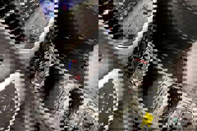 Certified 2023 GMC Acadia SLT w/ Technology Package image 15