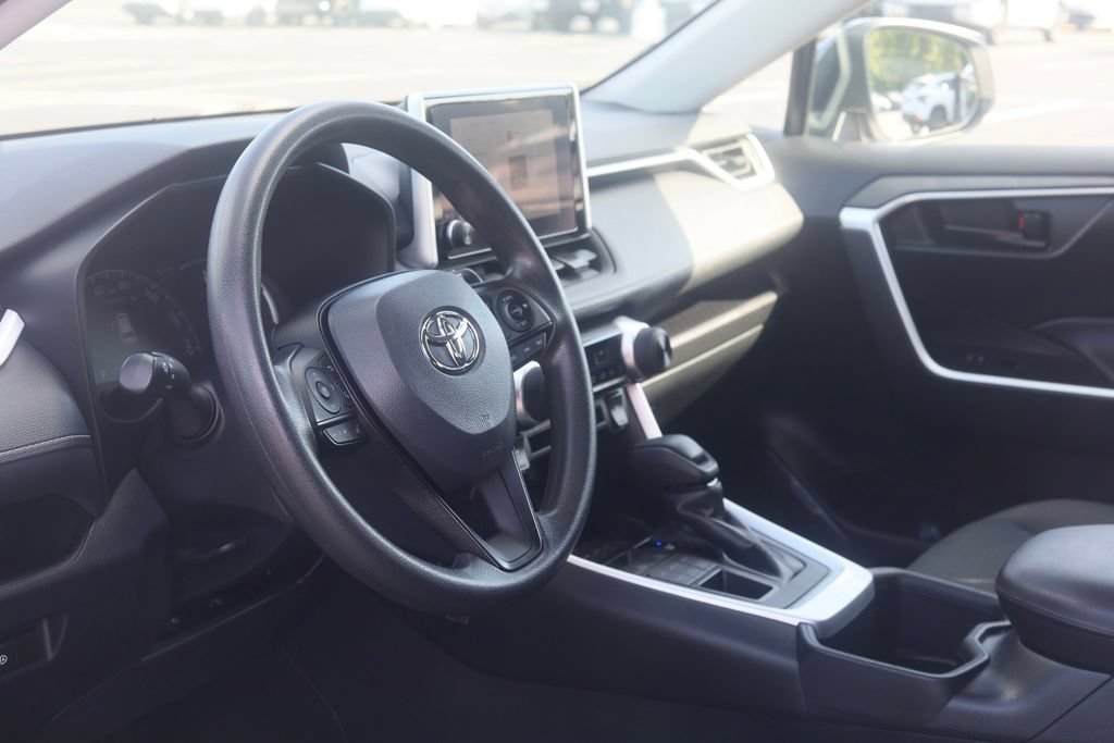 Used 2023 Toyota RAV4 LE AWD/4WD image 17