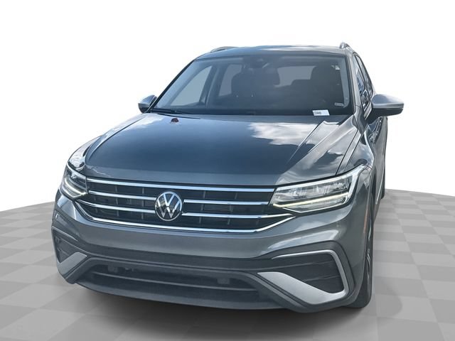 Used 2024 Volkswagen Tiguan SE FWD image 1