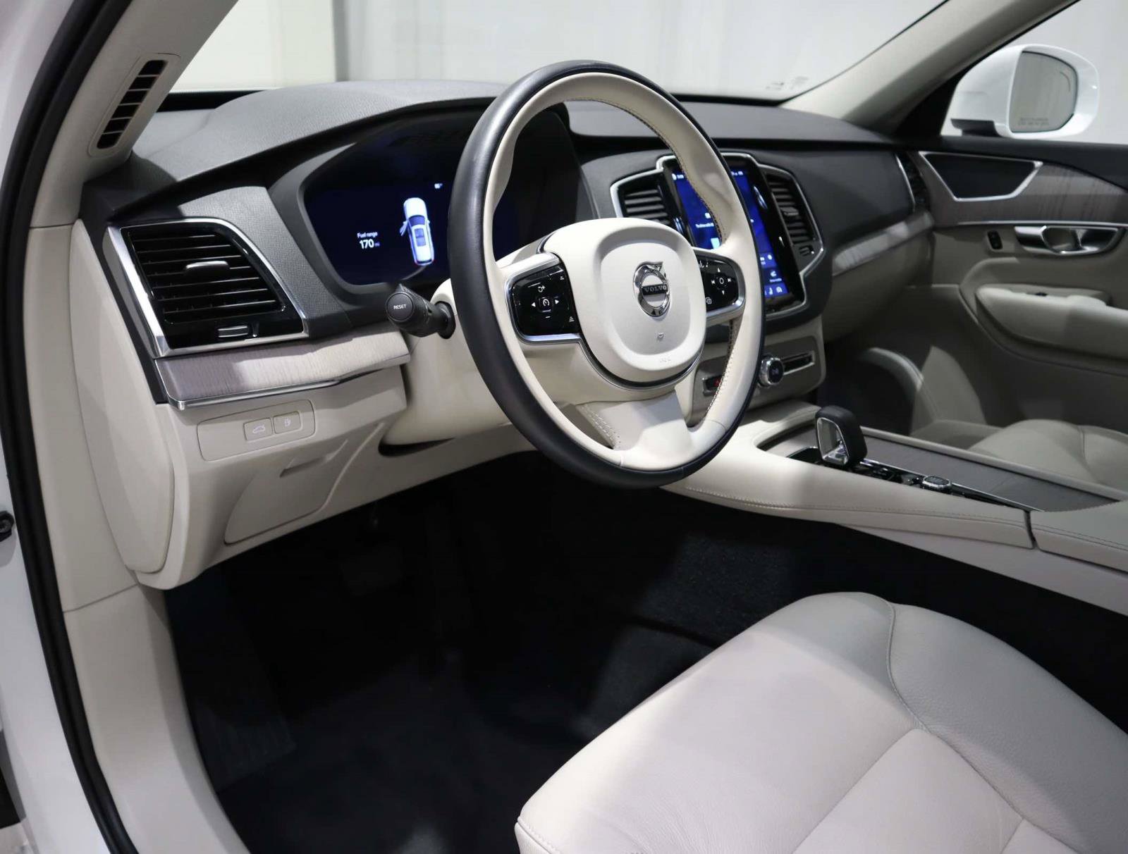 Used 2025 Volvo XC90 T8 Plus w/ Protection Package Premier AWD/4WD image 18