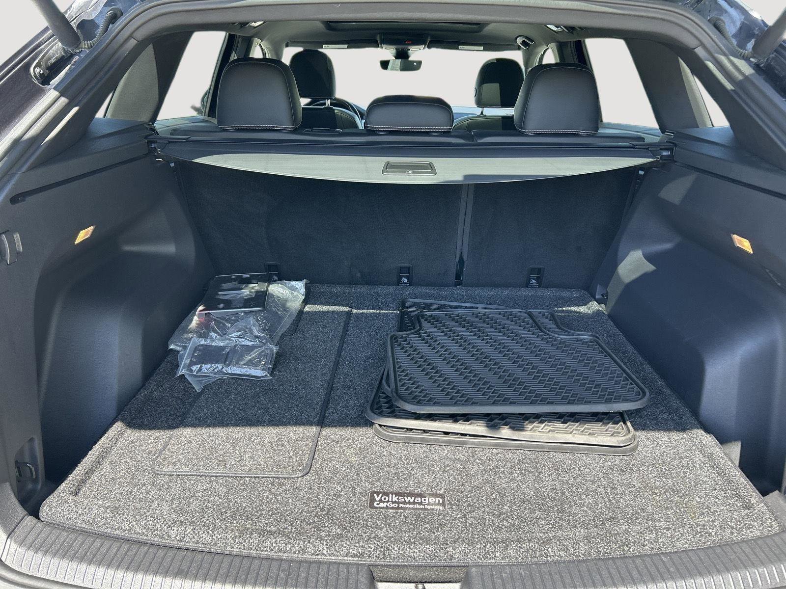 Used 2021 Volkswagen Atlas Cross Sport SEL R-Line AWD/4WD image 11