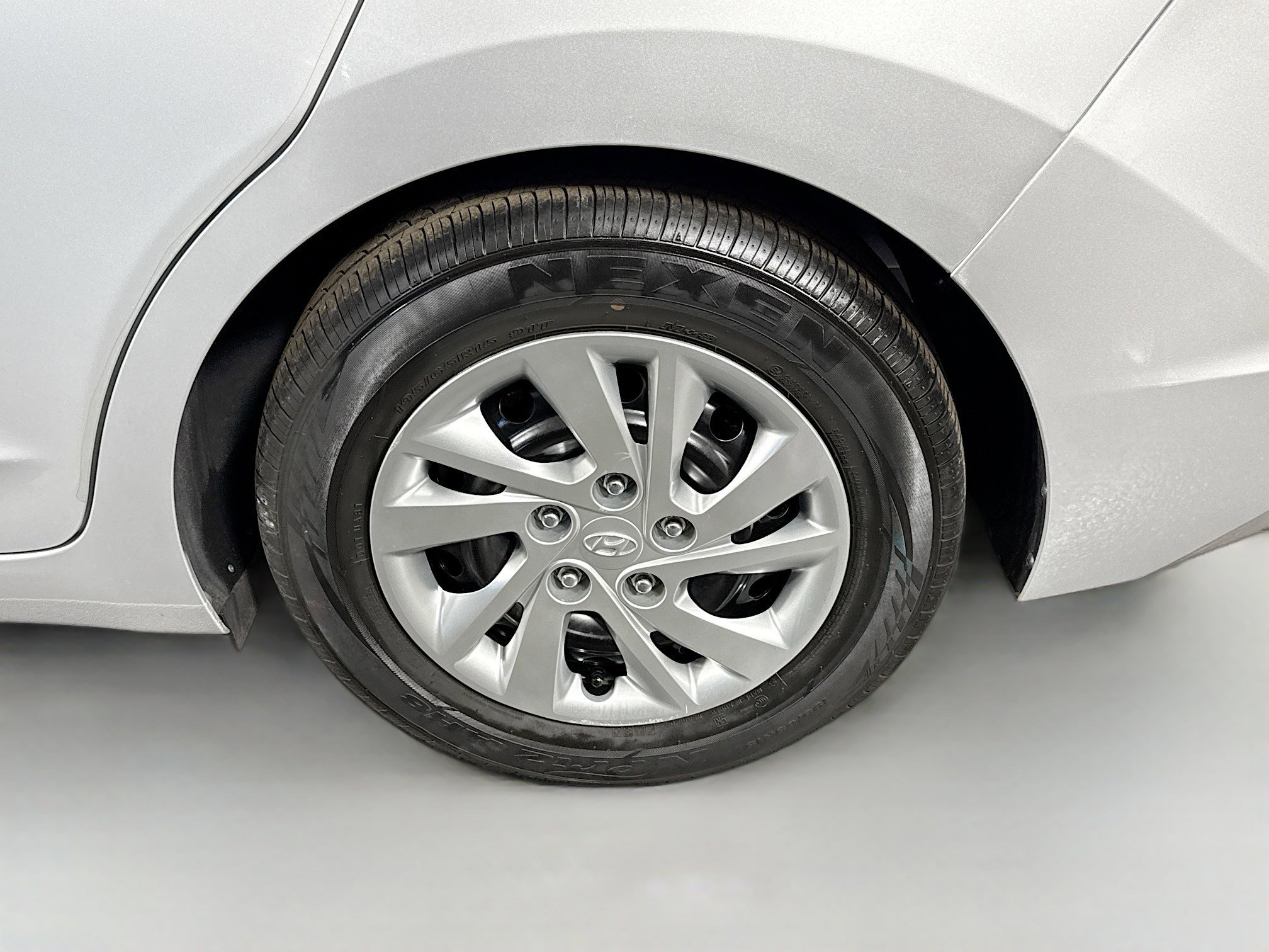 Used 2019 Hyundai Elantra SE image 36