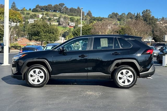Used 2024 Toyota RAV4 LE image 6