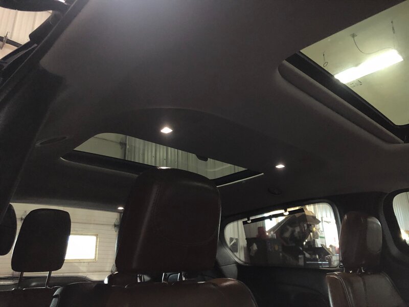Used 2018 Chrysler Pacifica Limited w/ Tire & Wheel Group FWD image 29