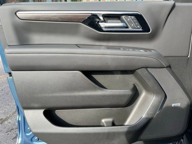 New 2025 Chevrolet Suburban Premier AWD/4WD image 9