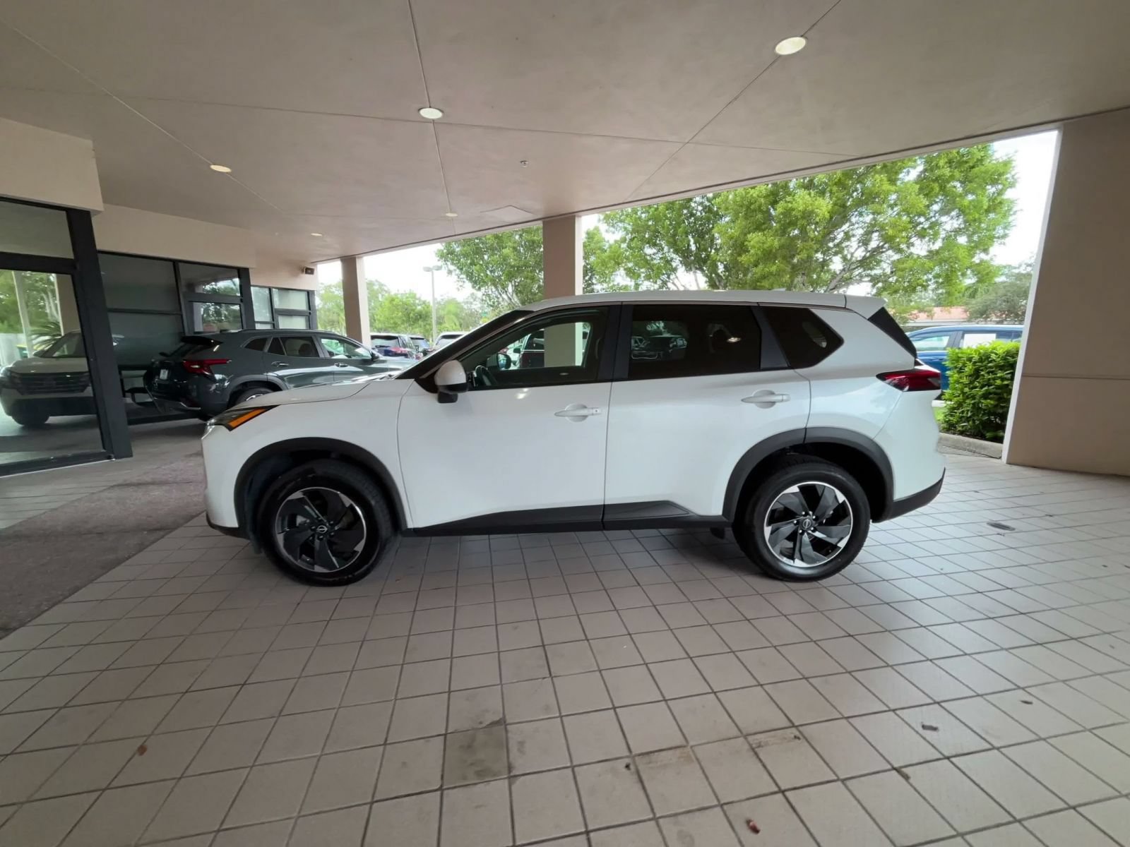 Used 2025 Nissan Rogue SV AWD/4WD image 8