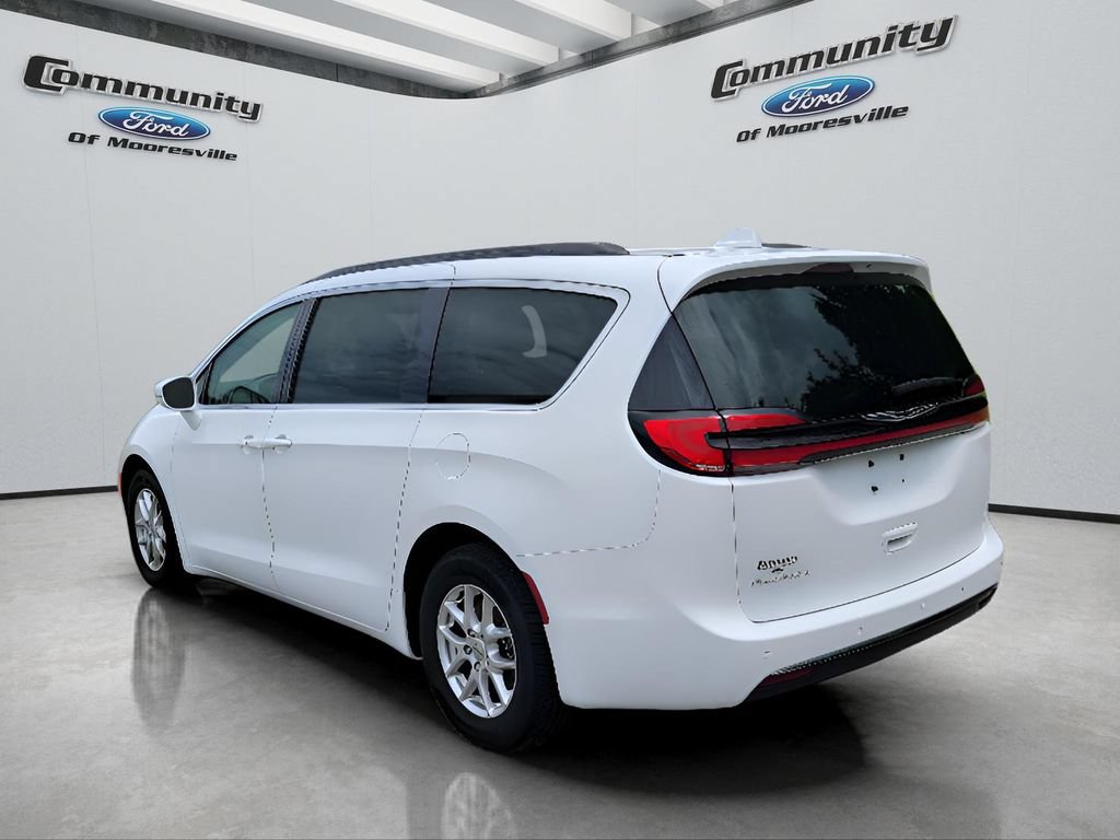 Used 2022 Chrysler Pacifica Touring-L FWD image 8