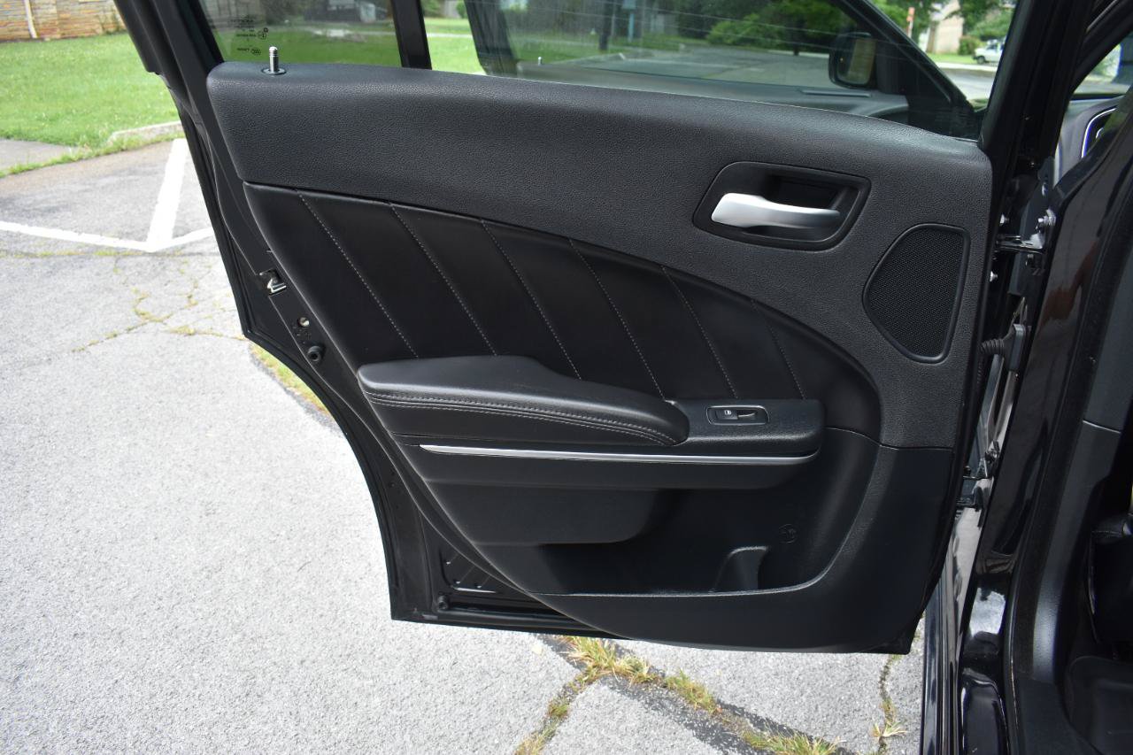 Used 2018 Dodge Charger R/T w/ Premium Group RWD image 19
