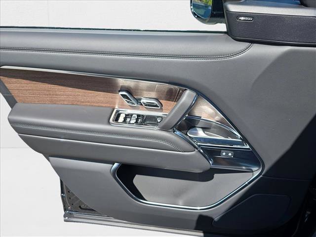 New 2025 Land Rover Range Rover Long Wheelbase SE image 28