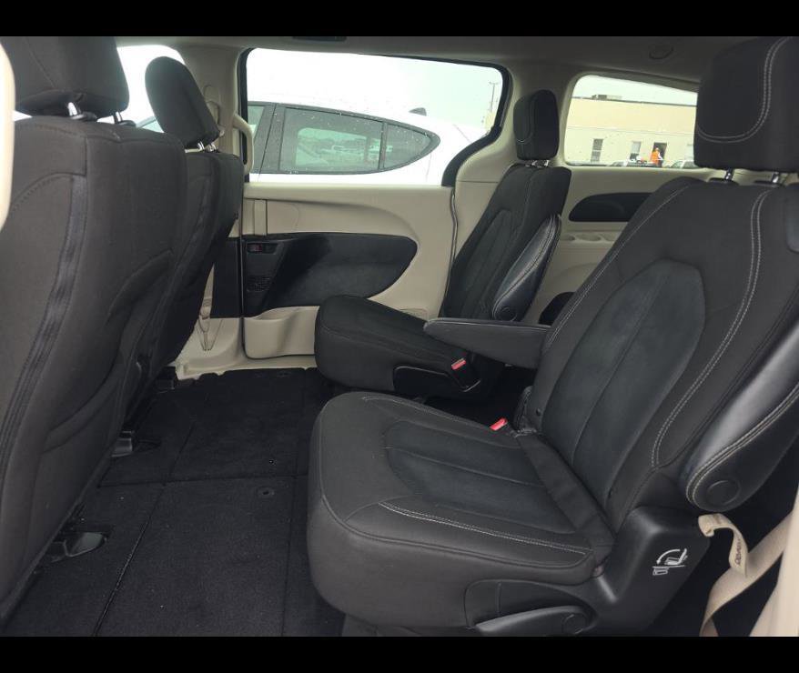 Used 2022 Chrysler Voyager LX FWD image 7