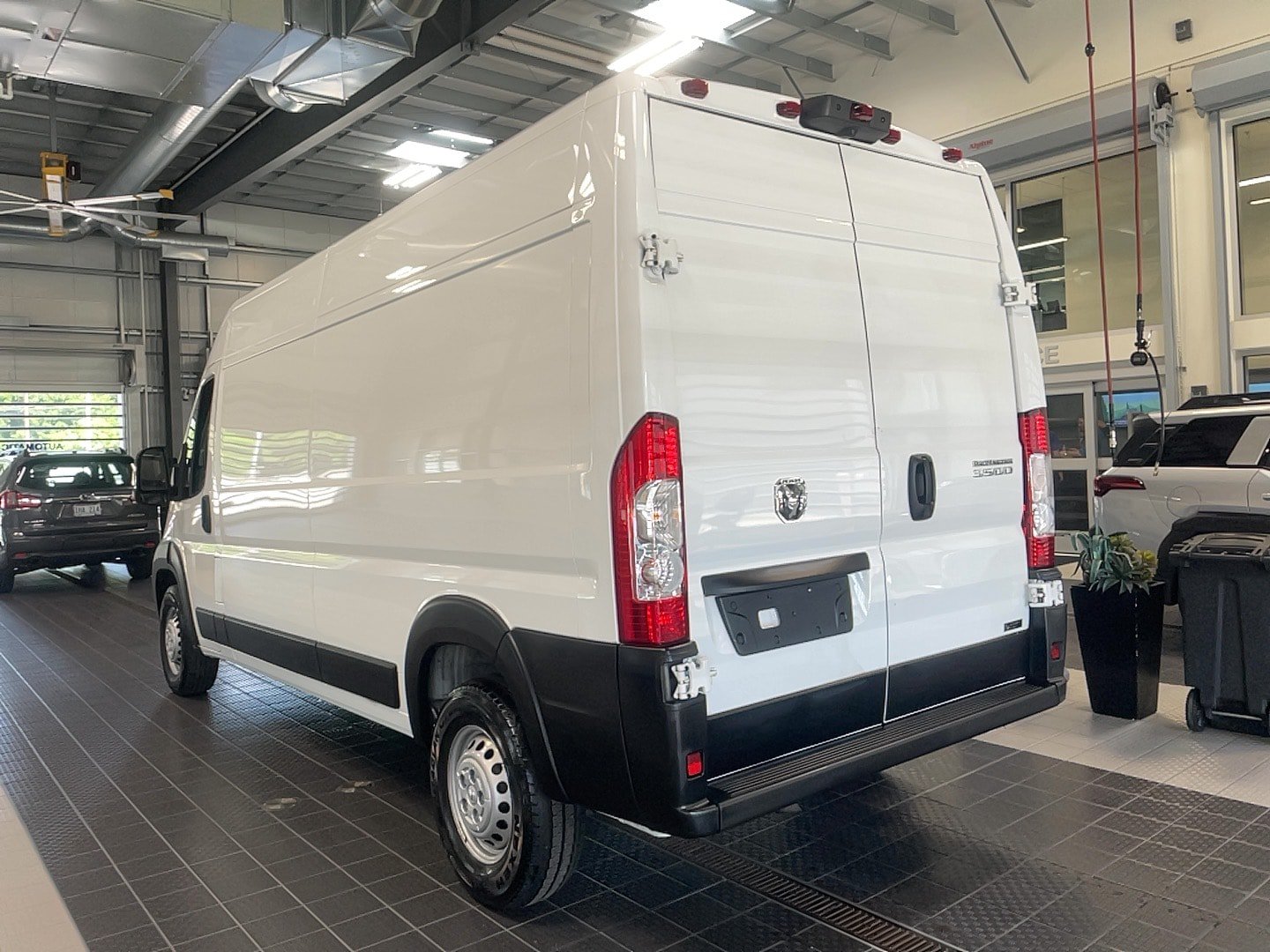 Used 2025 RAM ProMaster 3500 w/ Convenience Group FWD image 8