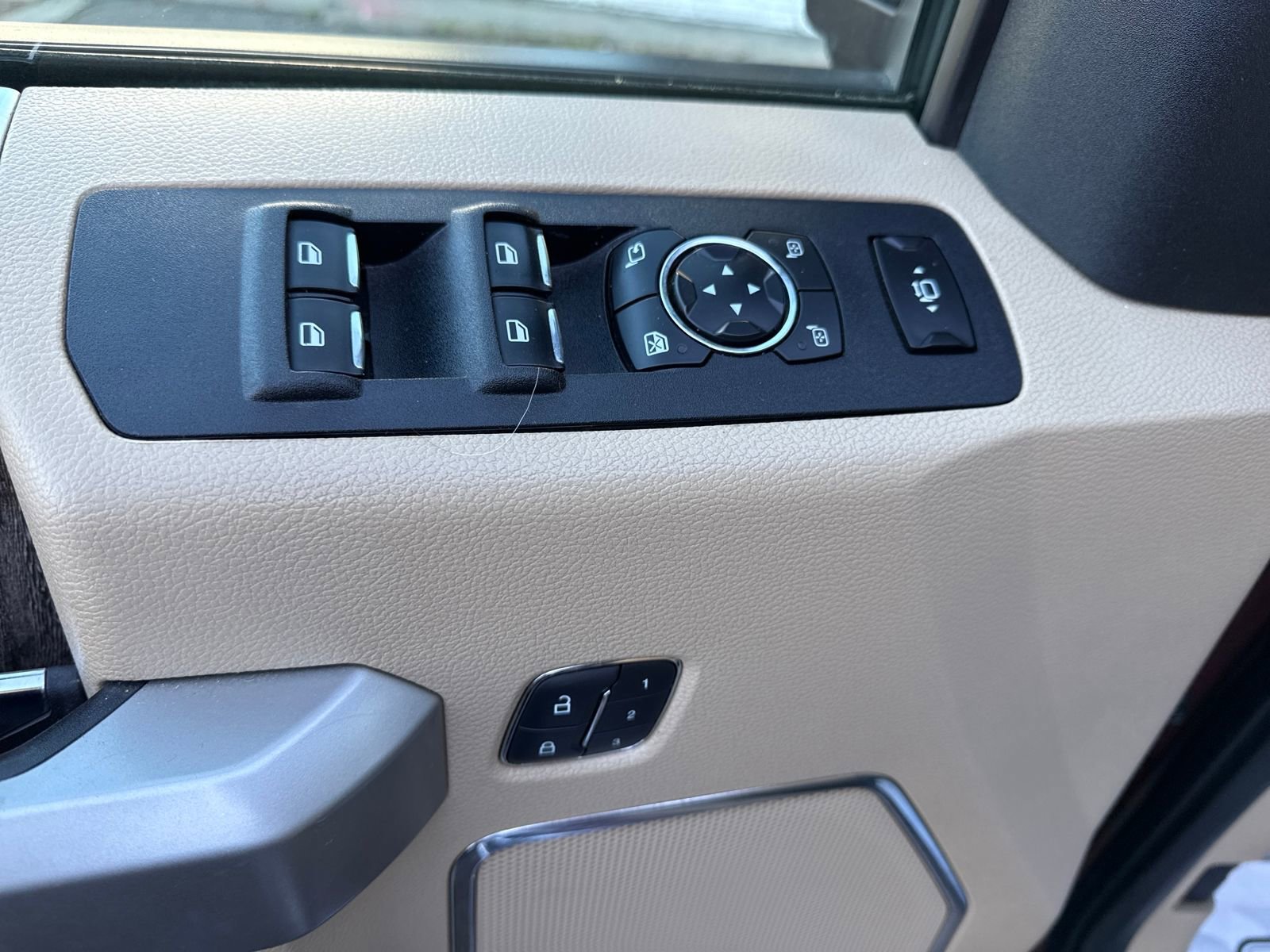 Used 2017 Ford F350 Lariat w/ Lariat Value Package image 11