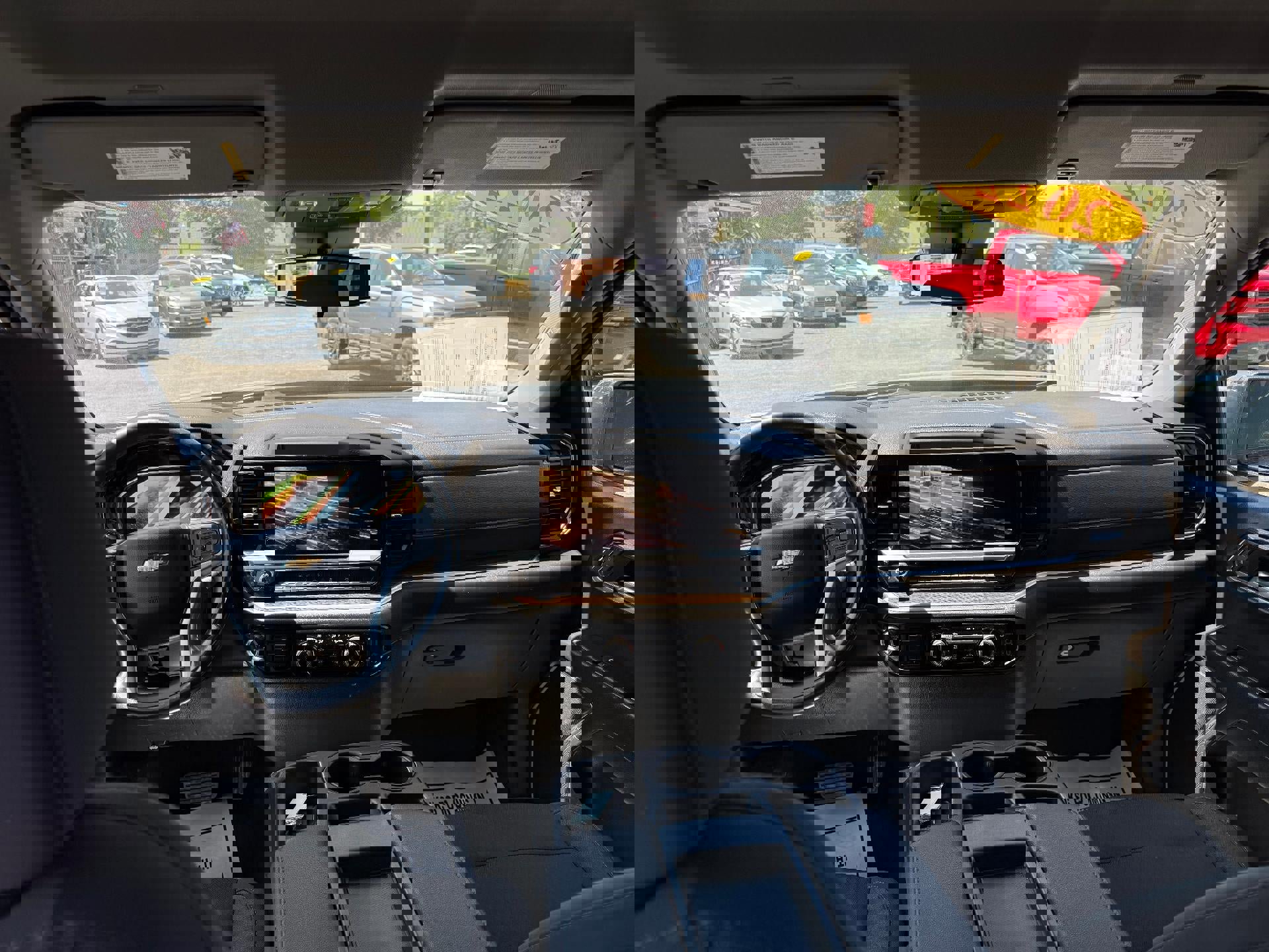 Used 2022 Chevrolet Silverado 1500 LT image 3