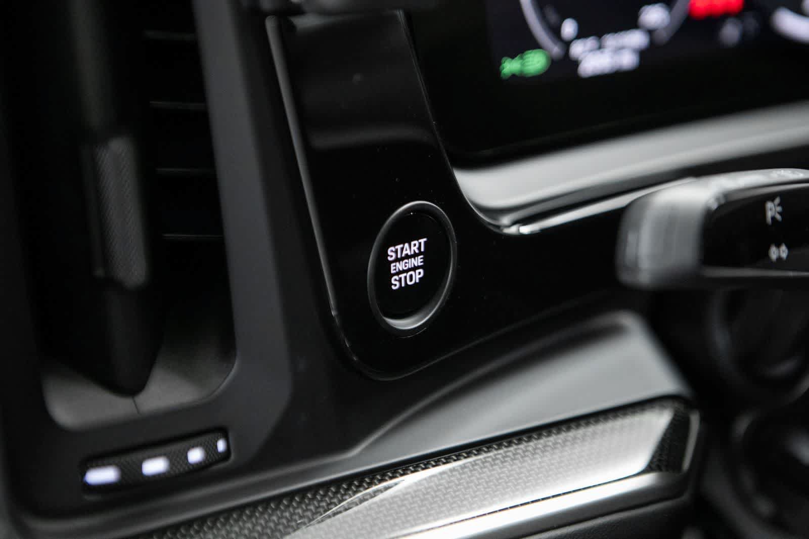 Certified 2025 Porsche Cayenne Turbo AWD/4WD image 26