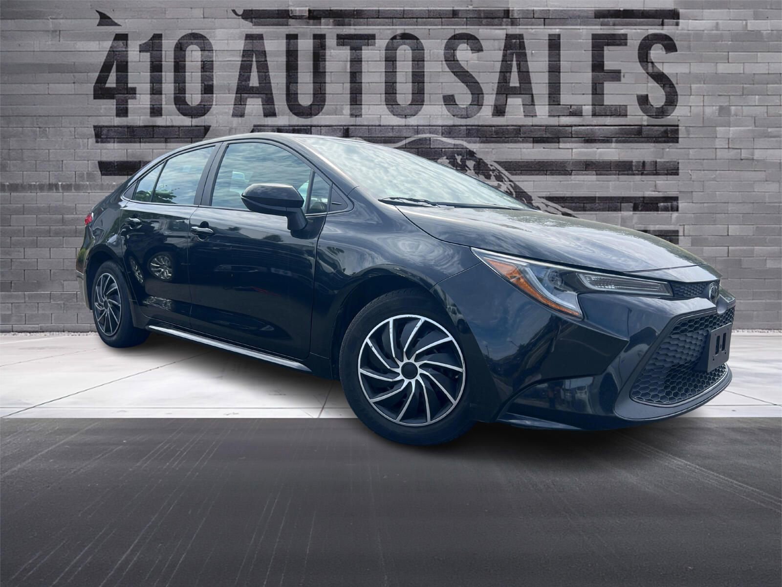 Used 2021 Toyota Corolla LE FWD image 1