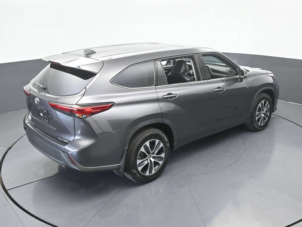 Used 2022 Toyota Highlander XLE AWD/4WD image 51