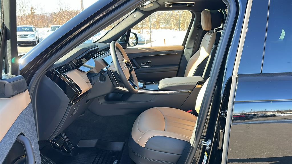 Used 2025 Land Rover Range Rover Sport Dynamic SE image 11