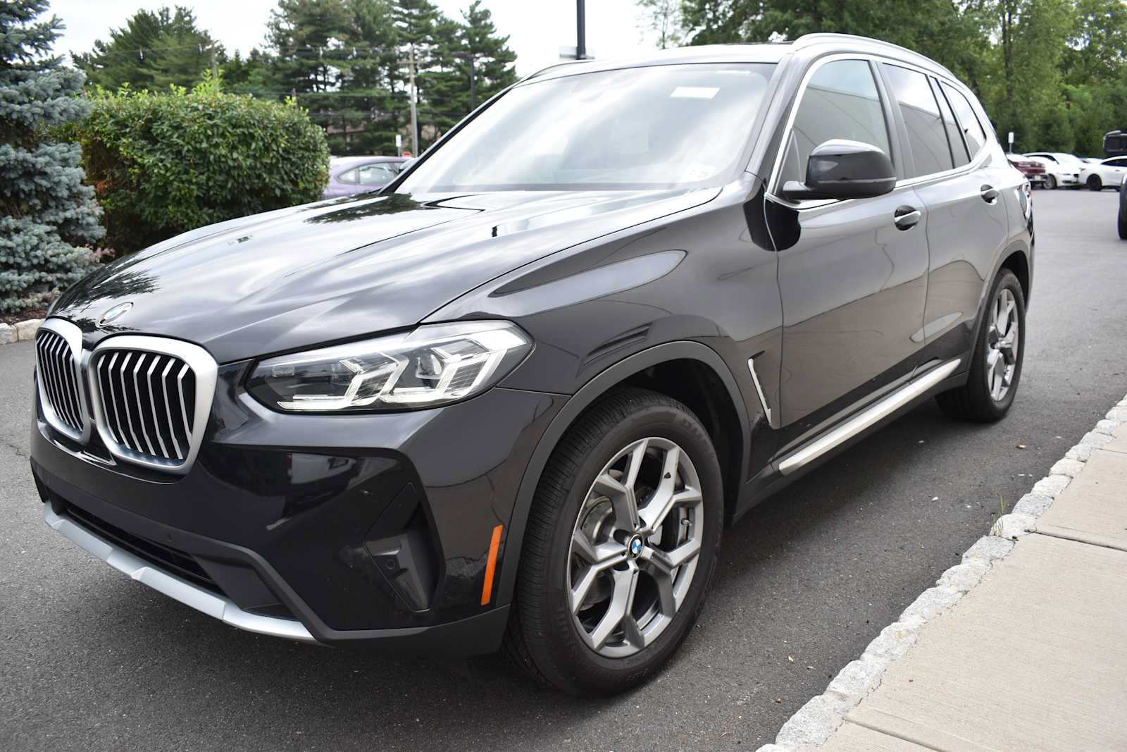 Used 2024 BMW X3 xDrive30i w/ Premium Package AWD/4WD image 3