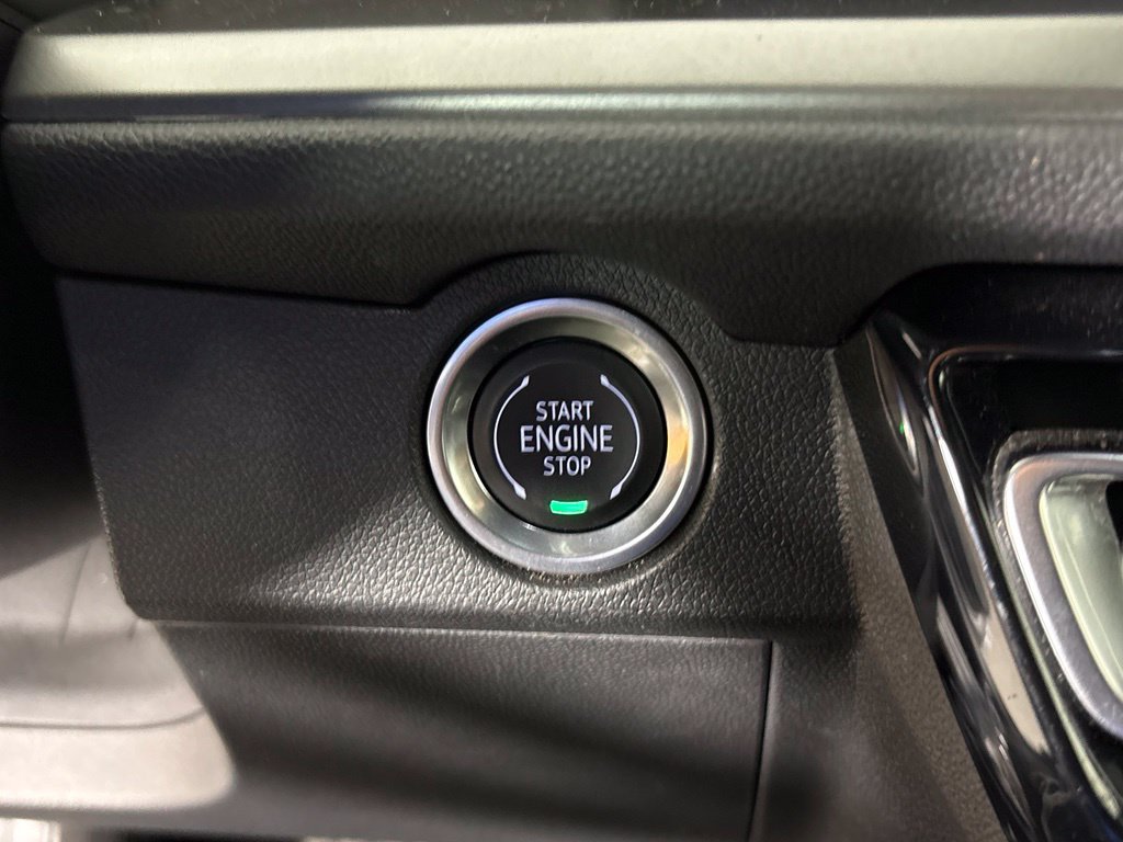 Used 2025 Chevrolet Traverse LT FWD image 24