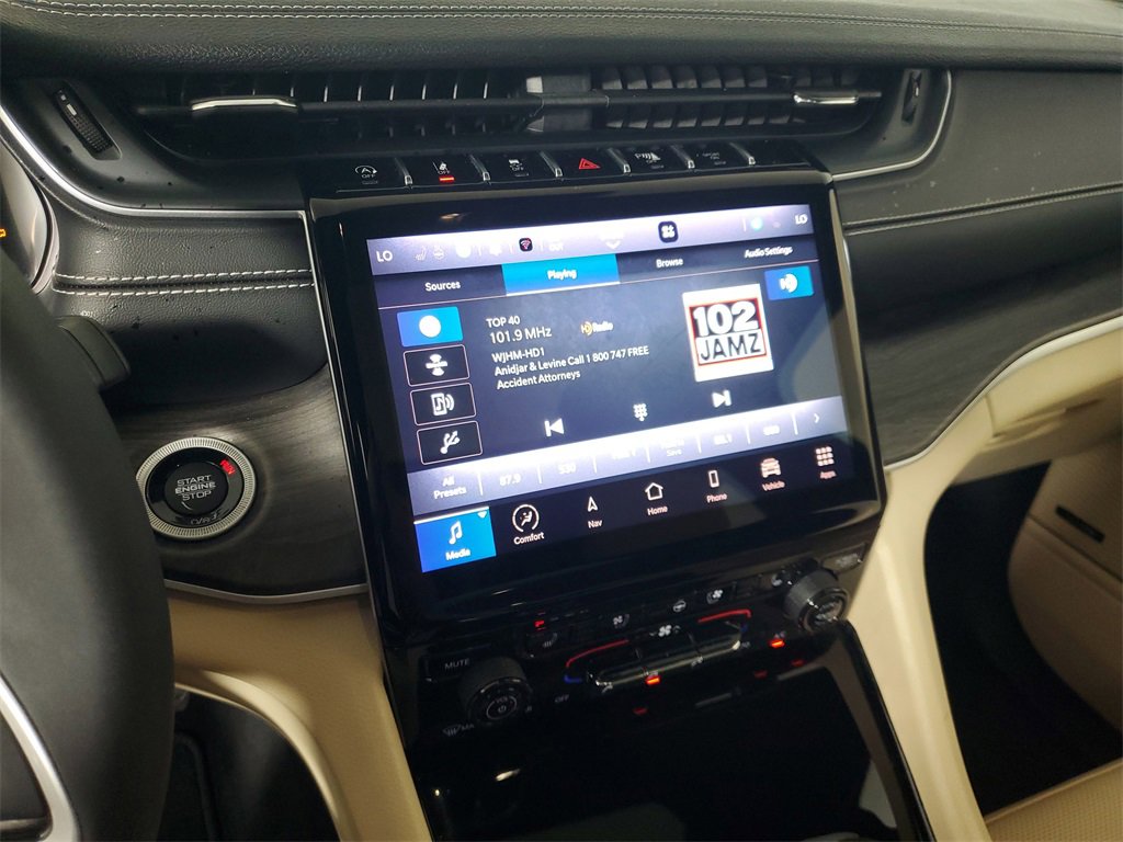 Used 2023 Jeep Grand Cherokee L Limited w/ Luxury Tech Group II image 19