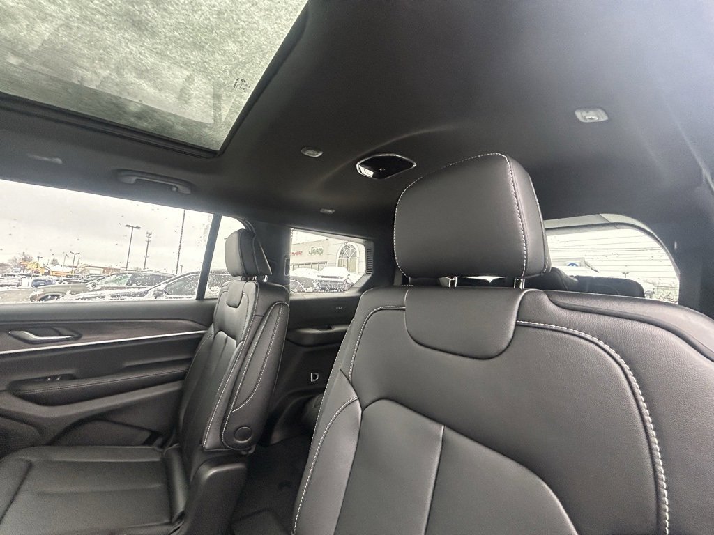 New 2025 Jeep Grand Cherokee L Limited w/ Black Appearance Package image 28
