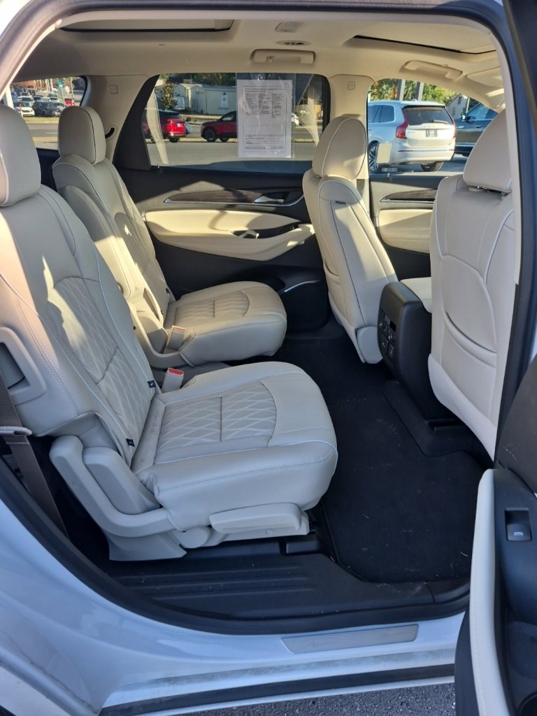 Used 2024 Buick Enclave Avenir image 13