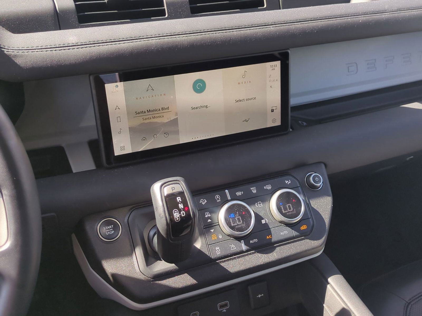 Used 2024 Land Rover Defender 110 SE image 19