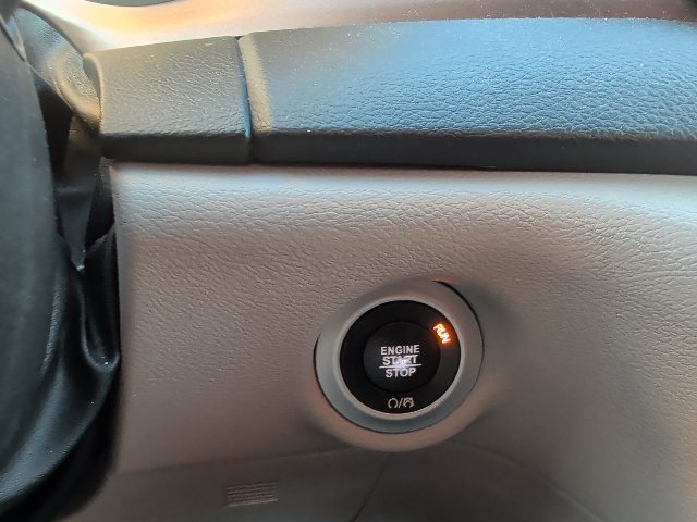Used 2017 Chrysler Pacifica Touring-L FWD image 11