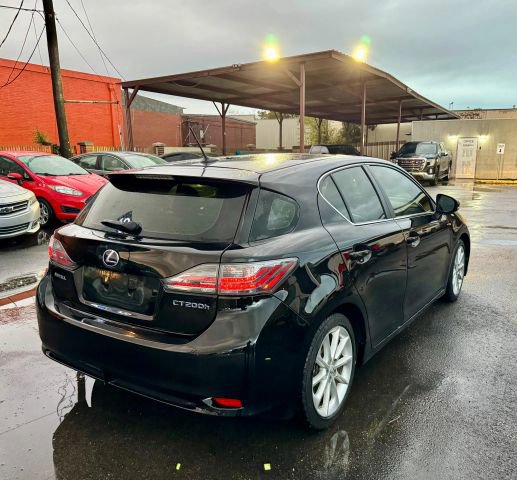 Used 2011 Lexus CT 200h Premium image 9