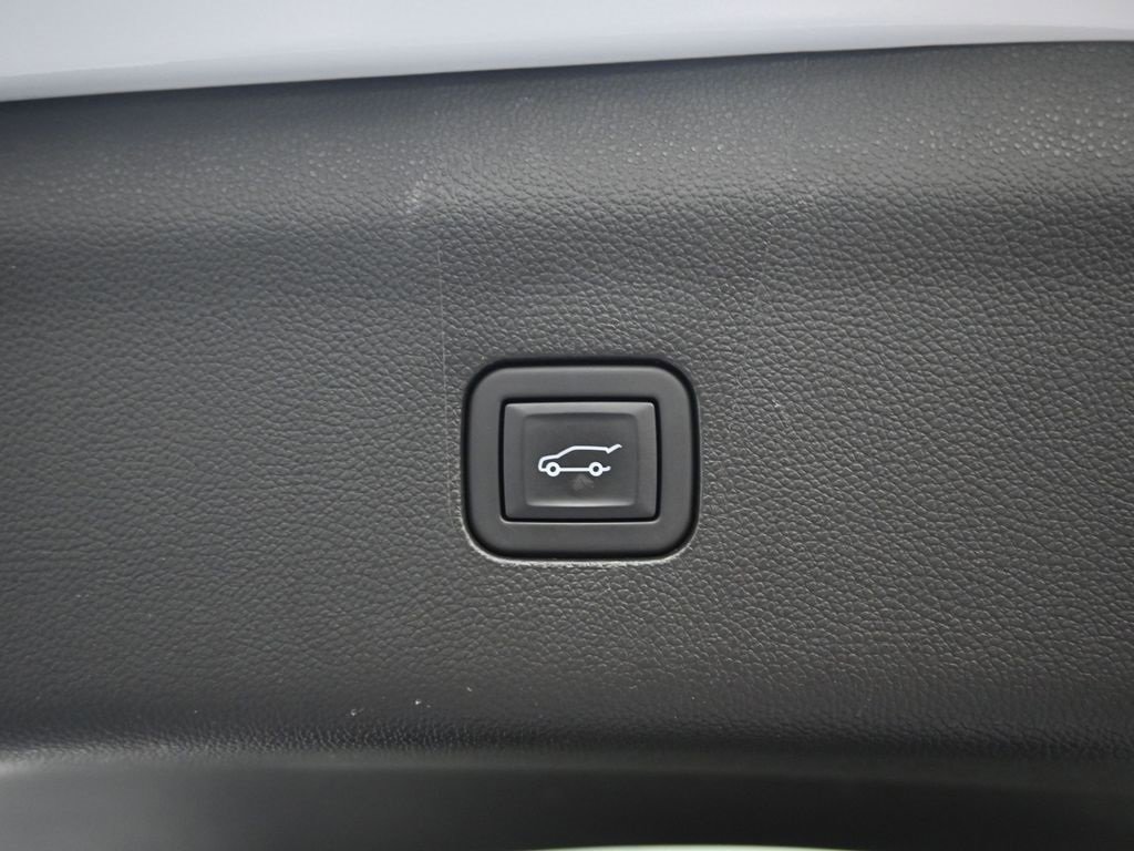 Used 2024 Buick Enclave Premium image 17