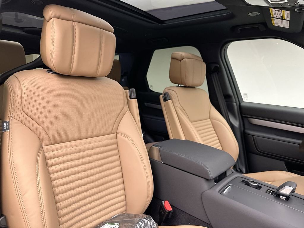 New 2026 Land Rover Discovery Limited Edition AWD/4WD image 14