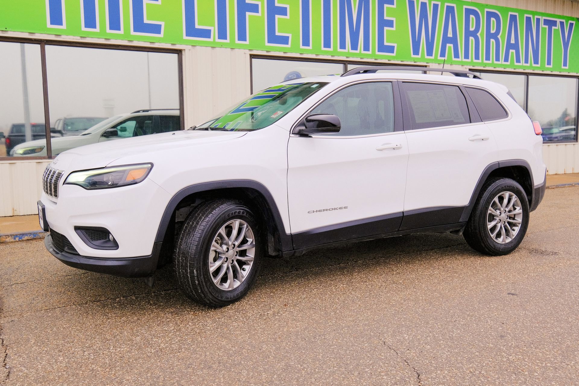 Used 2022 Jeep Cherokee Latitude Lux w/ Sun & Sound Group image 2