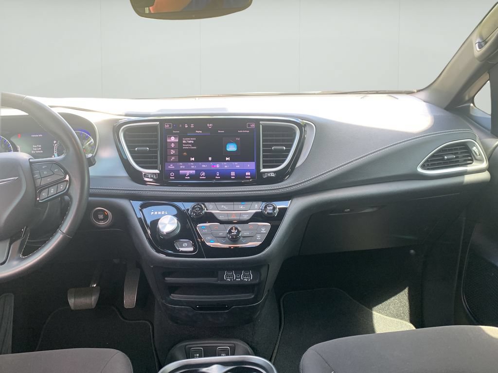 Used 2021 Chrysler Pacifica Touring w/ S Appearance Package FWD image 19