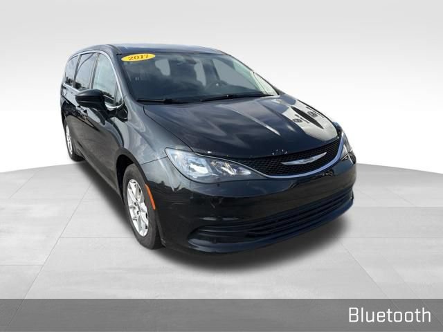Used 2017 Chrysler Pacifica Touring FWD image 3
