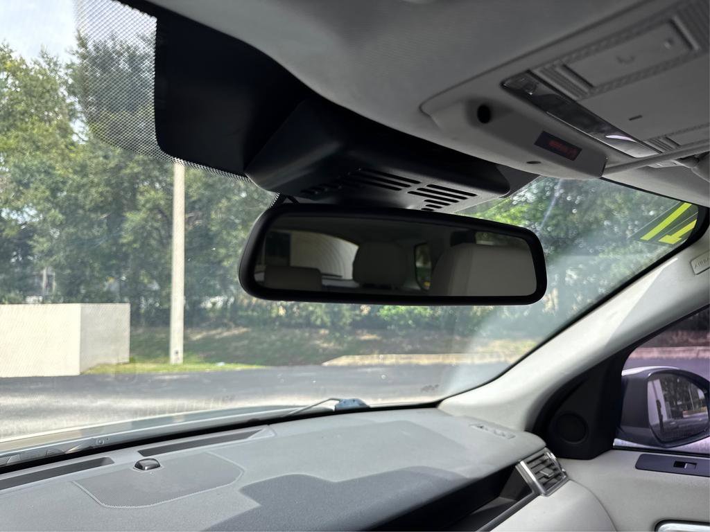 Used 2017 Land Rover Discovery Sport SE image 16