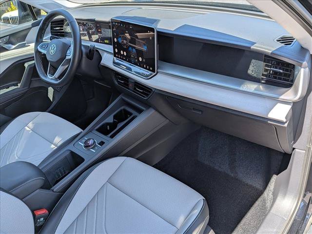 Used 2025 Volkswagen Tiguan SE AWD/4WD image 20