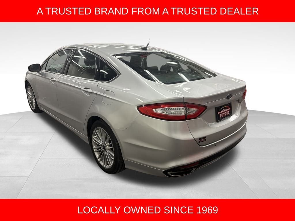 Used 2015 Ford Fusion SE w/ Equipment Group 202A image 3