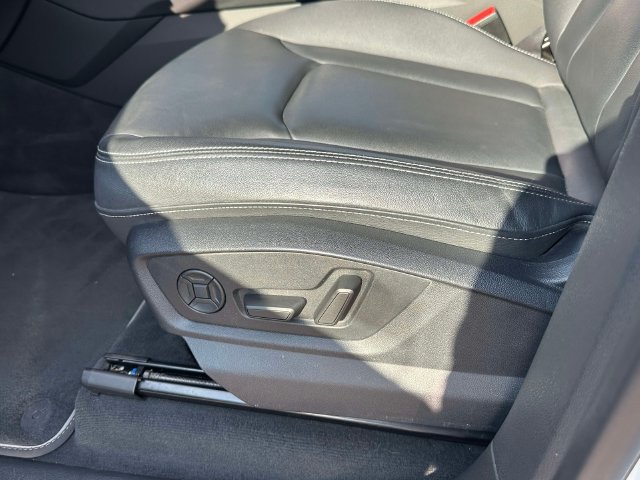 Used 2023 Audi Q8 Premium AWD/4WD image 22