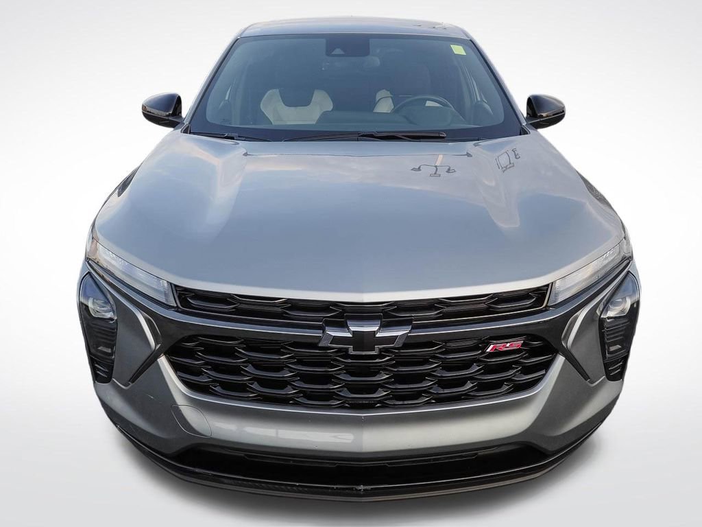 Used 2024 Chevrolet Trax RS w/ Driver Confidence Package image 2