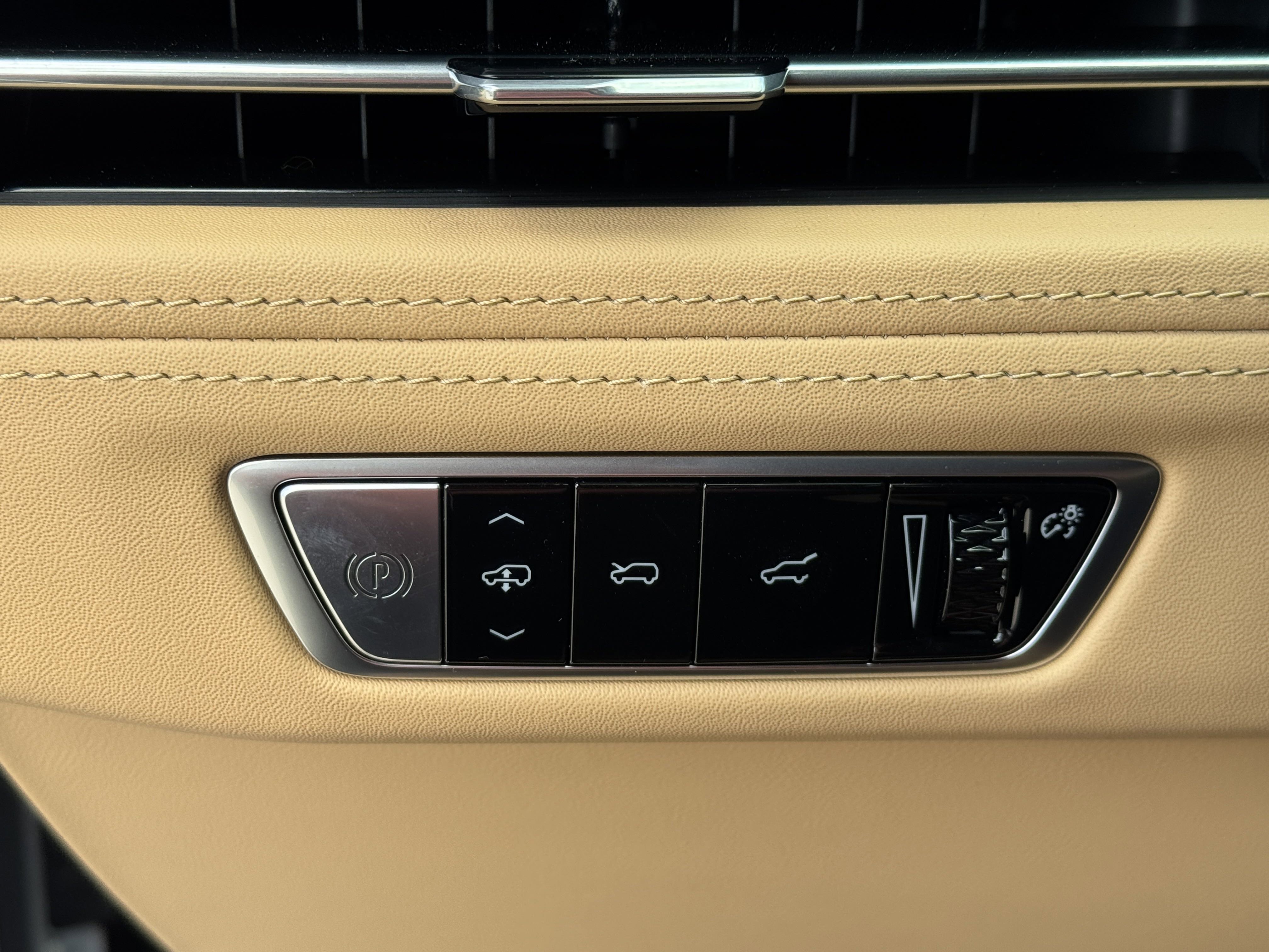 New 2025 Cadillac Escalade IQ Luxury 2 image 27