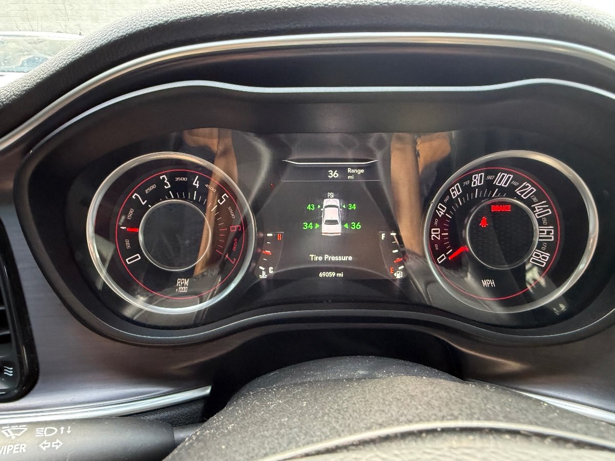 Used 2015 Dodge Challenger R/T Scat Pack RWD image 25