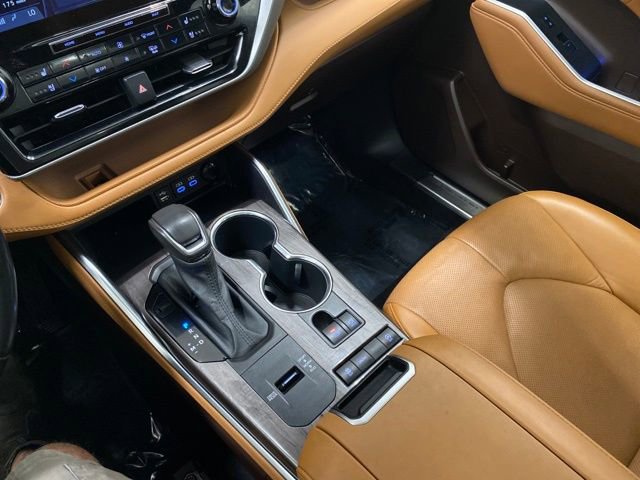 Certified 2022 Toyota Highlander Platinum image 24