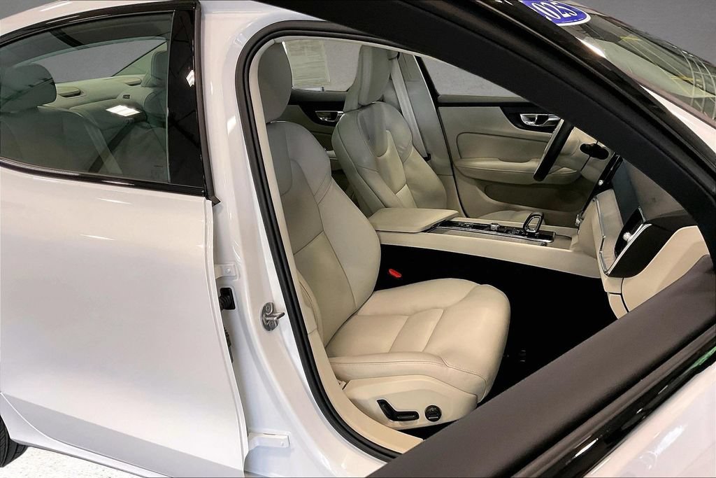 Certified 2025 Volvo S60 B5 Plus AWD/4WD image 29
